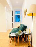Comfy and Scenic 4BR Stay in Ottakring