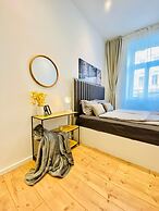 Comfy and Scenic 4BR Stay in Ottakring