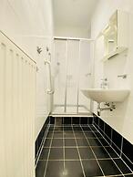 Comfy and Scenic 4BR Stay in Ottakring