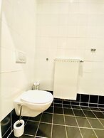 Comfy and Scenic 4BR Stay in Ottakring