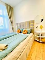 Comfy and Scenic 4BR Stay in Ottakring