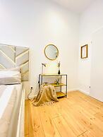 Comfy and Scenic 4BR Stay in Ottakring