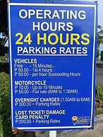 Len's Den - Flat in Pasay City Mall of Asia Manila