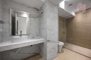 Venus, Nilie Hospitality MGMT