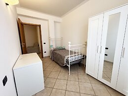 Central Area Close to the Beach-rif Palme