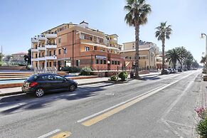 Central Area Close to the Beach-rif Palme