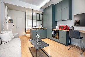 Lyndon Deluxe Studio Athens Escape