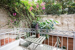 Lyndon Deluxe Studio Athens Escape