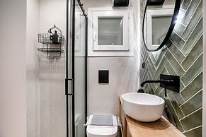 Lyndon Deluxe Studio Athens Escape