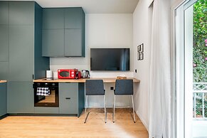 Lyndon Deluxe Studio Athens Escape