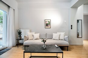 Lyndon Deluxe Studio Athens Escape