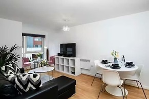 Gunwharf Quays Cozy Central Apartment