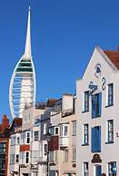 Gunwharf Quays Cozy Central Apartment