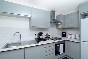 Gunwharf Quays Cozy Central Apartment