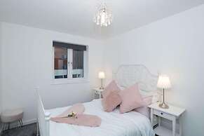 Gunwharf Quays Cozy Central Apartment