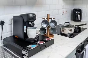 Gunwharf Quays Cozy Central Apartment