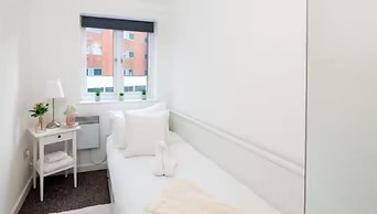 Gunwharf Quays Cozy Central Apartment