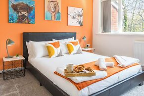 Spacious 4-bed, Free Parking, Short or Long Stays