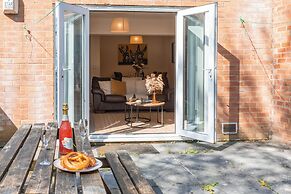 Spacious 4-bed, Free Parking, Short or Long Stays