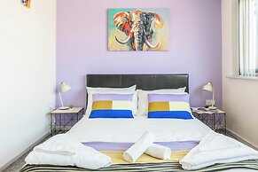 Spacious 4-bed, Free Parking, Short or Long Stays