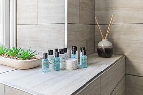 Spacious 4-bed, Free Parking, Short or Long Stays