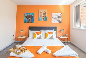 Spacious 4-bed, Free Parking, Short or Long Stays