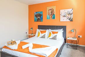 Spacious 4-bed, Free Parking, Short or Long Stays