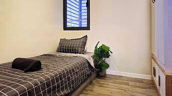 Millerz Square Family Rooms by TwoFive