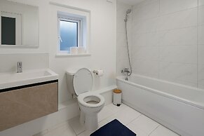 London Bow Apartment - Spacious 4 Bedrooms