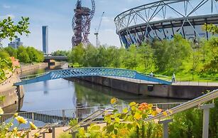 London Bow Apartment - Spacious 4 Bedrooms