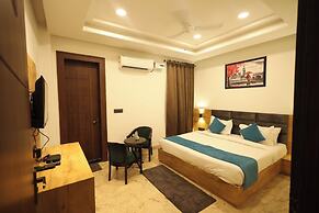 RADHA BIHARI NIKUNJ INN & RESTAURANT