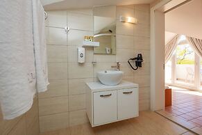 NO 14 HOTEL & BISTRO GOCEK