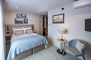 The Ship Hotel