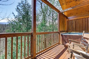 4 Mi to Dtwn Gatlinburg: Hot Tub Haven in Smokies!