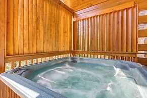 4 Mi to Dtwn Gatlinburg: Hot Tub Haven in Smokies!