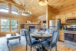 4 Mi to Dtwn Gatlinburg: Hot Tub Haven in Smokies!