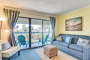 Stroll to Shore: Gem w/ Pool Access in Galveston