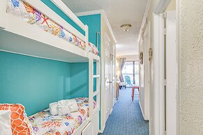 Stroll to Shore: Gem w/ Pool Access in Galveston