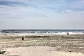 Stroll to Shore: Gem w/ Pool Access in Galveston
