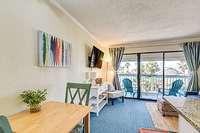 Stroll to Shore: Gem w/ Pool Access in Galveston