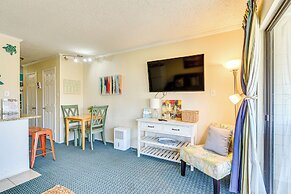 Stroll to Shore: Gem w/ Pool Access in Galveston