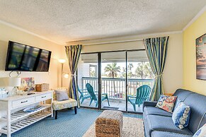 Stroll to Shore: Gem w/ Pool Access in Galveston