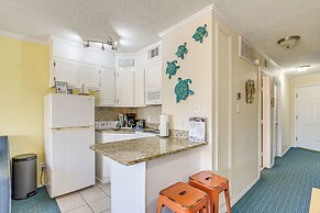 Stroll to Shore: Gem w/ Pool Access in Galveston