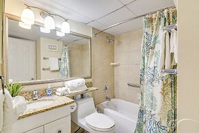 Stroll to Shore: Gem w/ Pool Access in Galveston