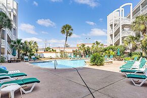 Stroll to Shore: Gem w/ Pool Access in Galveston