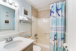 Beachfront Abode w/ Pool Access in Gulf Shores!