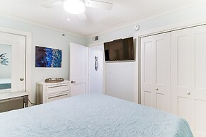 Beachfront Abode w/ Pool Access in Gulf Shores!