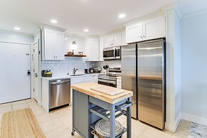 Beachfront Abode w/ Pool Access in Gulf Shores!