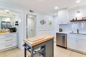 Beachfront Abode w/ Pool Access in Gulf Shores!