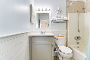 Beachfront Abode w/ Pool Access in Gulf Shores!